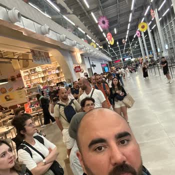 I Waited at Air Albania Gate with No Boarding or Staff Communication for 20+ Minutes