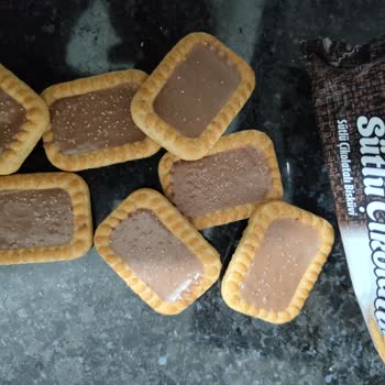 Eti Sütlü Çikolatalı Bisküvi'de Küf Benzeri Beyaz Kabarcıklar Ve Bozuk Ürün Deneyimi