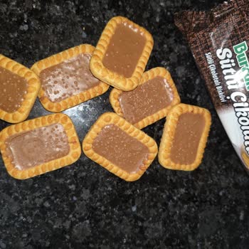 Eti Sütlü Çikolatalı Bisküvi'de Küf Benzeri Beyaz Kabarcıklar Ve Bozuk Ürün Deneyimi