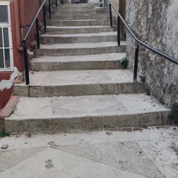 Muradiye Mahallesi'ndeki Merdivenlere Rampa İhtiyacı