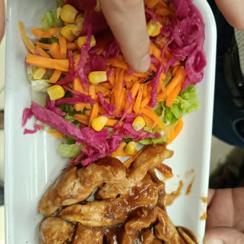 Salatadan Çıkan Böcek Ve İlgisiz Yönetici Tavrı Müşteri Memnuniyetini Zedeledi