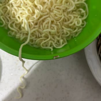 Satın Aldığım Noodle Ürününün İçinden Pislik Çıktı