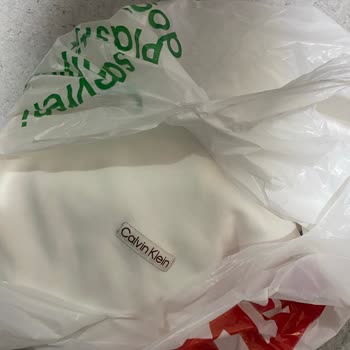 Calvin Klein T-shirt İlk Yıkamada Kısaldı Ve Boynu Büzüldü