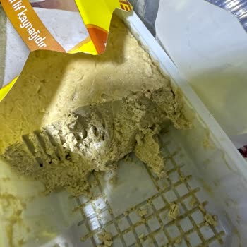 Aldığım Helvadan Plastik Parça Çıktı, Mağduriyetim Giderilmiyor