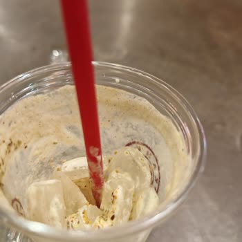 Buzlu Latte Sürekli Fazla Buzlu Ve Kahvesi Az Geliyor, Çözüm Sunulmuyor