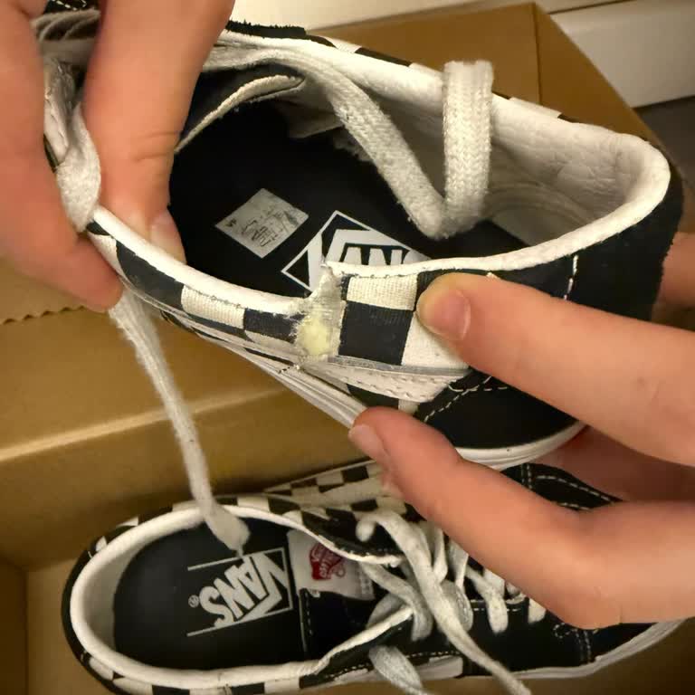 Vans Ayakkabı Garanti Kapsamında Ayakkabıda Yırtılma Ve İlgisiz Müşteri Hizmeti!