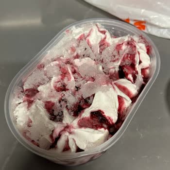 Kırık Kapaklı Dondurma Ve İade Belirsizliği Yaşadım