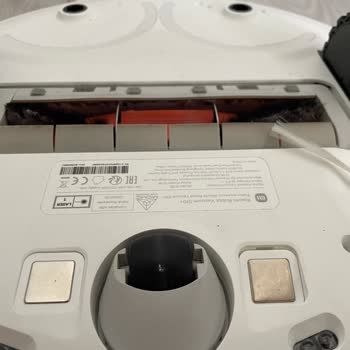 Servisten Kırık Dönen Robot Süpürgeye Çözüm Bekliyoruz