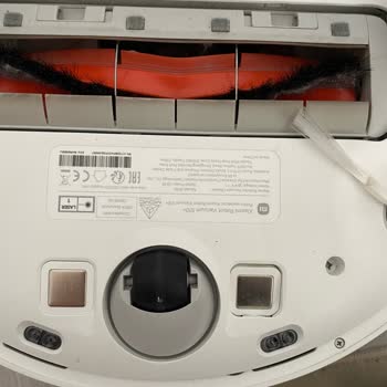 Servisten Kırık Dönen Robot Süpürgeye Çözüm Bekliyoruz