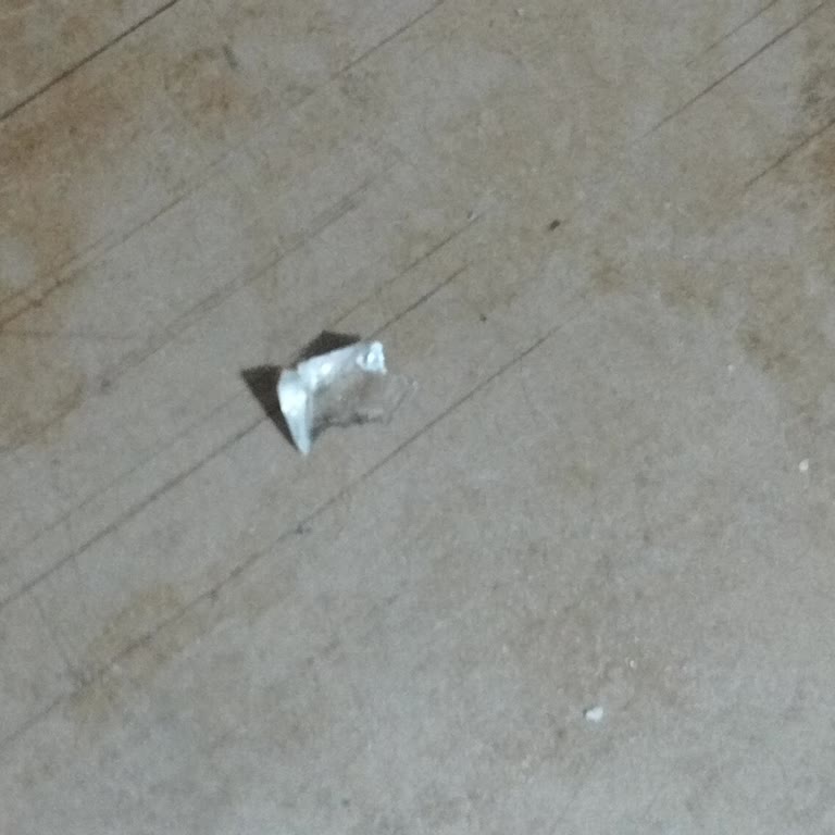 Atıştırmalıkta Cam Parçası Şoku: Gıda Güvenliği Tehlikesi!