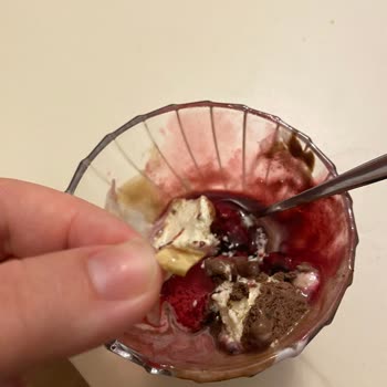 Dondurmanın İçinden Çıkan Plastik Parça Sağlığımızı Tehlikeye Attı