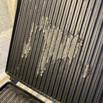 Yeni Alınan Tost Makinesinde Teflonun Ekmeğe Yapışması Ve Yetersiz Çözüm Önerisi