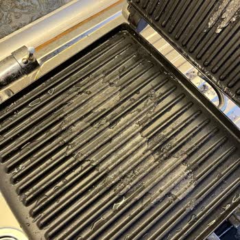 Yeni Alınan Tost Makinesinde Teflonun Ekmeğe Yapışması Ve Yetersiz Çözüm Önerisi