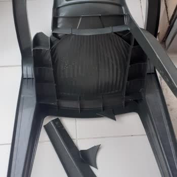 A101'den Aldığım Sandalyeler Kısa Sürede Kırıldı, Mağdur Oldum!