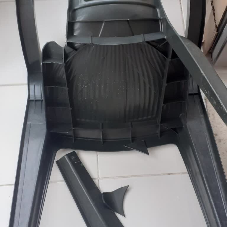 A101'den Aldığım Sandalyeler Kısa Sürede Kırıldı, Mağdur Oldum!