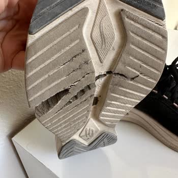 Skechers Ayakkabıda Taban Yarılması Ve Değişim Talebine Olumsuz Yanıt