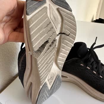 Skechers Ayakkabıda Taban Yarılması Ve Değişim Talebine Olumsuz Yanıt