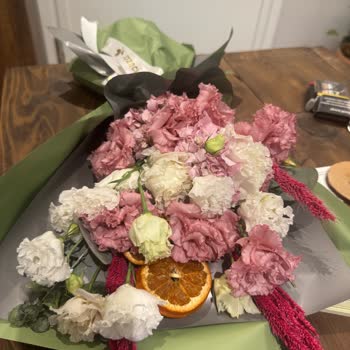 Siparişimde Eksik Ve Solmuş Çiçekler, İlgisiz Müşteri Hizmetleri