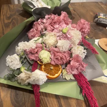 Siparişimde Eksik Ve Solmuş Çiçekler, İlgisiz Müşteri Hizmetleri