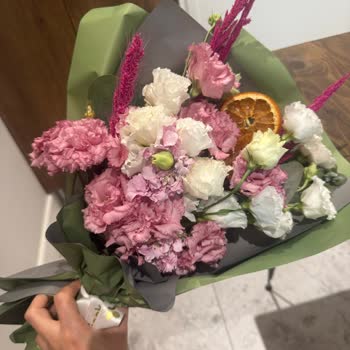 Siparişimde Eksik Ve Solmuş Çiçekler, İlgisiz Müşteri Hizmetleri