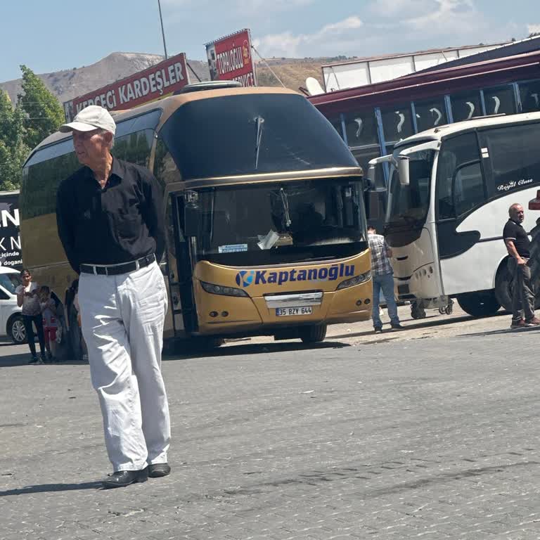 Otobüs Yolculuğunda Su Damlatan Klima Ve 12 Saatlik Bekletilme Mağduriyeti