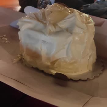 Doğum Günü Pastası Geç Ve Bozulmuş Teslim Edildi Şube Müdürü İlgisiz Davrandı