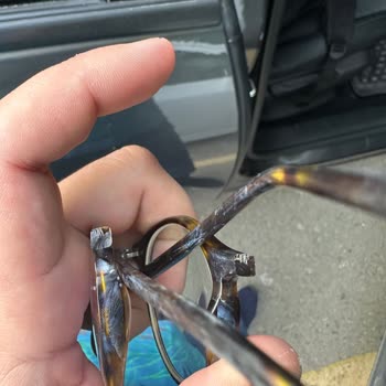 Solicito solución o cambio por calidad mala de gafas Ray Ban