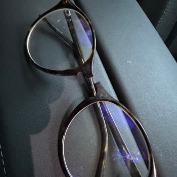 Solicito solución o cambio por calidad mala de gafas Ray Ban