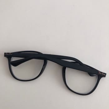 Gafas Ray-Ban marco roto y garantía no cubierta, solicito solución