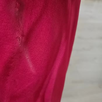 Yüksek Fiyatlı Elbisenin Defolu Ve Kırışık Gönderilmesi Nedeniyle Hayal Kırıklığı