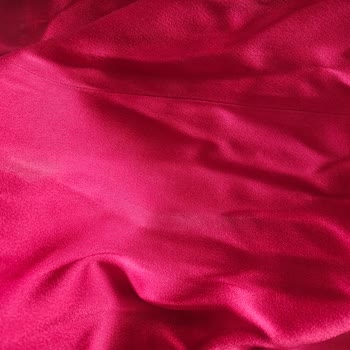 Yüksek Fiyatlı Elbisenin Defolu Ve Kırışık Gönderilmesi Nedeniyle Hayal Kırıklığı