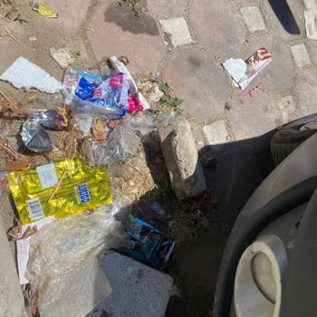 Aynalı Hamam Sokakta Temizlik Eksikliği Esnafı Ve Çevreyi Zorluyor