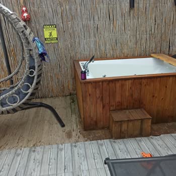 Lotus Bungalov Jakuzi İçin Su Sıkıntısı Olduğu, Havuzun İse Yazın Isıtılmadığı Söylendi