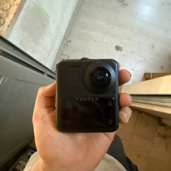 Kandao Qoocam 3'ün Ön Kısmı Eridi