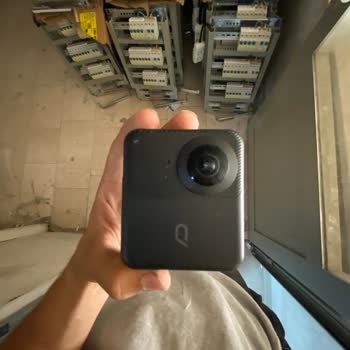 Kandao Qoocam 3'ün Ön Kısmı Eridi