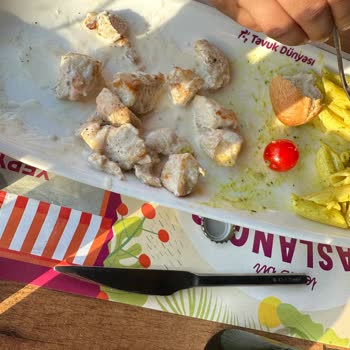 Tavuk Dünyası'nda Beklentilerin Altında Kalan Lezzet Ve Sunum Deneyimi