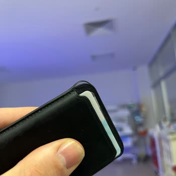 Apple MagSafe Cüzdan'da Hızlı Deformasyon Ve Yetersiz Garanti Desteği