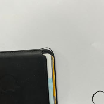 Apple MagSafe Cüzdan'da Hızlı Deformasyon Ve Yetersiz Garanti Desteği