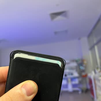 Apple MagSafe Cüzdan'da Hızlı Deformasyon Ve Yetersiz Garanti Desteği