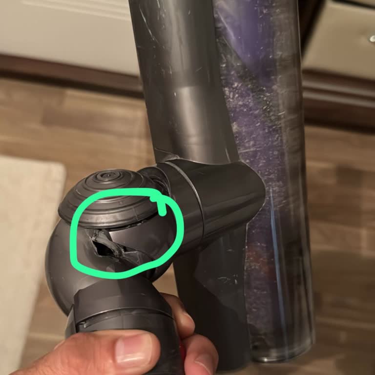Dyson Süpürge Başlığı Kullanım Sırasında Kırıldı, Garanti Dışı Yüksek Ücret Talebi Ve Çözüm Eksikliği