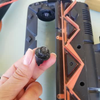 Philips Dikey Süpürgede Fırça Parçası Kırıldı Hayal Kırıklığı Yaşadım