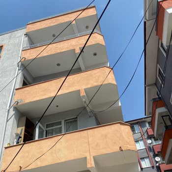 Evimin Önündeki Tehlikeli Kablolar Ve Direk Kaldırılsın