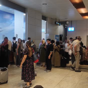 Ajet Uçuşunda Unutulan Valizler Tatilimizi Mağdur Etti, Acil Çözüm Bekliyoruz