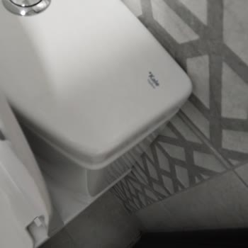 Klozet Kapağı Tasarım Hatası Nedeniyle Kırıldı