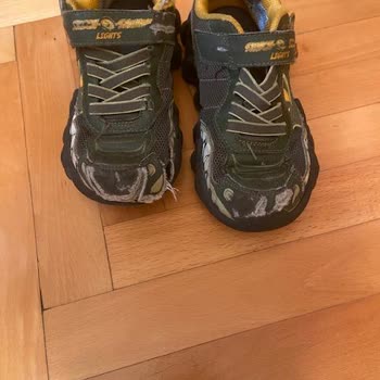 Skechers Sneakers Shatter in One Month - Retailer Claims "User Fault"