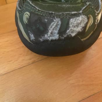 Skechers Sneakers Shatter in One Month - Retailer Claims "User Fault"