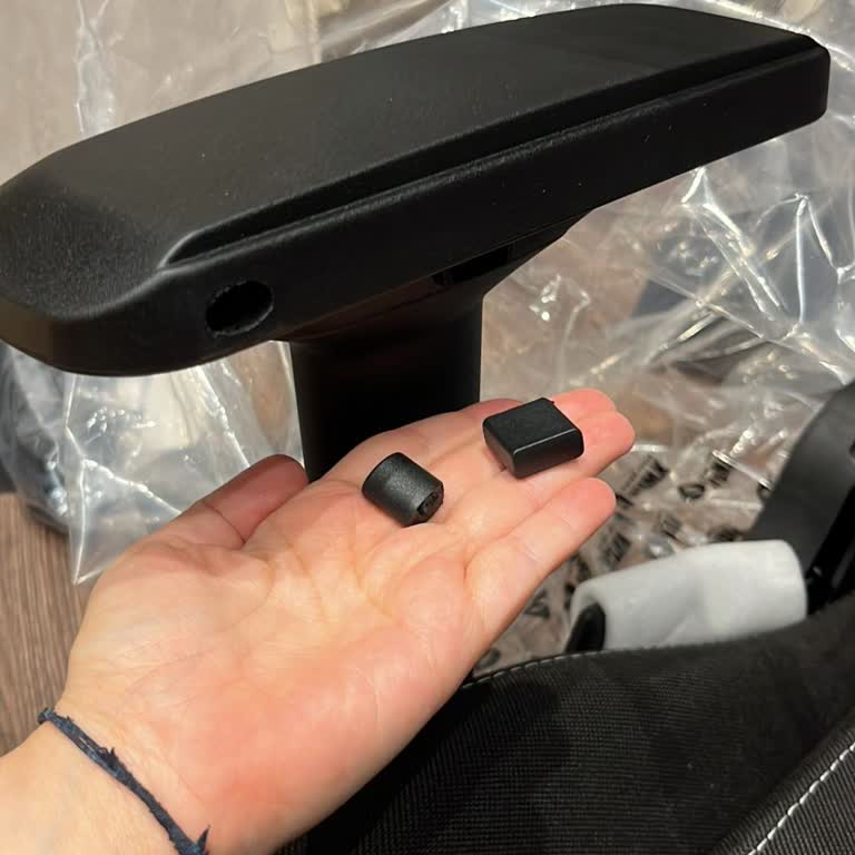 Kırık, Lekeli Ve Eksik Parçalı Koltuk İle İlgisiz Müşteri Hizmetleri Mağduriyeti