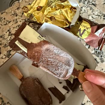 Aldığım Magnum Mini Classic Dondurmanın İçinde Buzlanma Ve Süngerimsi Yapı Sorunu