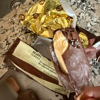 Aldığım Magnum Mini Classic Dondurmanın İçinde Buzlanma Ve Süngerimsi Yapı Sorunu
