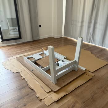 Eksik Vida Nedeniyle Yemek Masası Montajı 20 Gündür Tamamlanmıyor